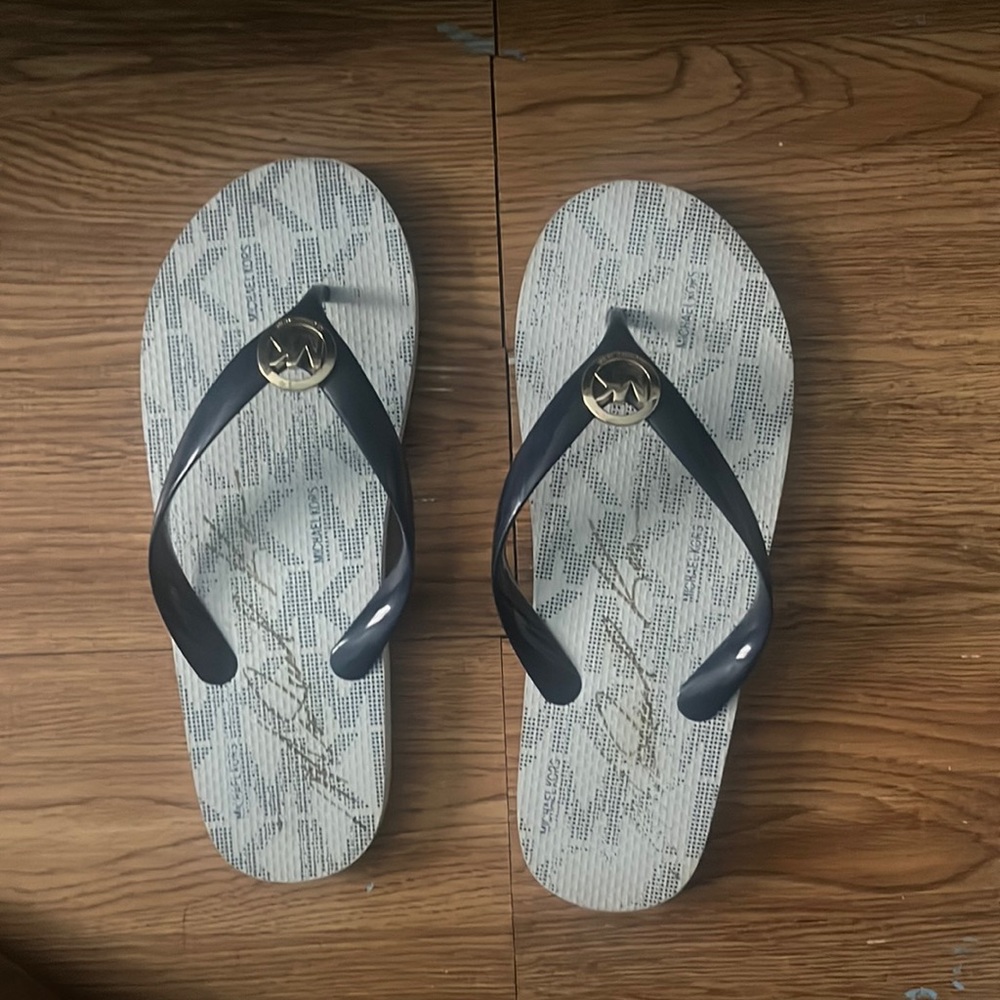 MICHEAL KORS SUMMER SLIPPERS